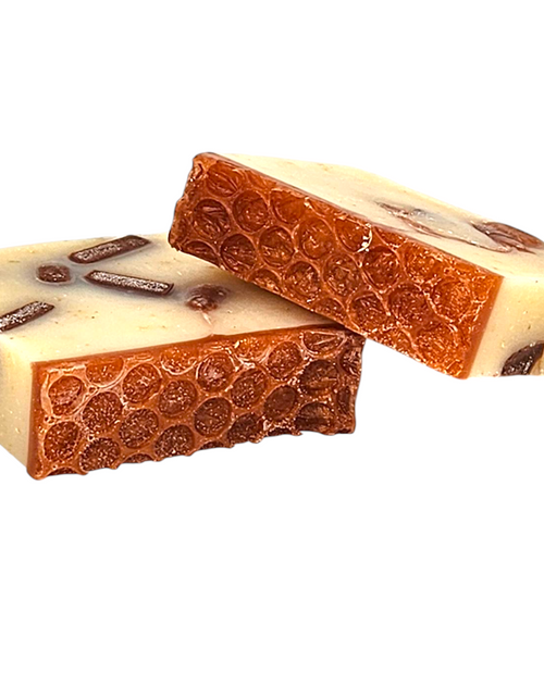 Load image into Gallery viewer, Oatmeal, Honey &amp; Almond Soap Bar 🧼
